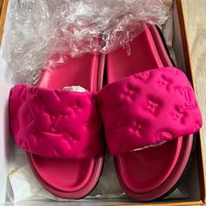 COPY - LV SANDALS size 8 brand new